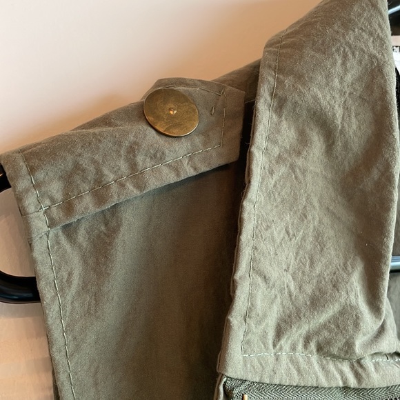 Women’s Olive Green Military Style Vest with Pockets Patches Zippers Size Small - Picture 7 of 9